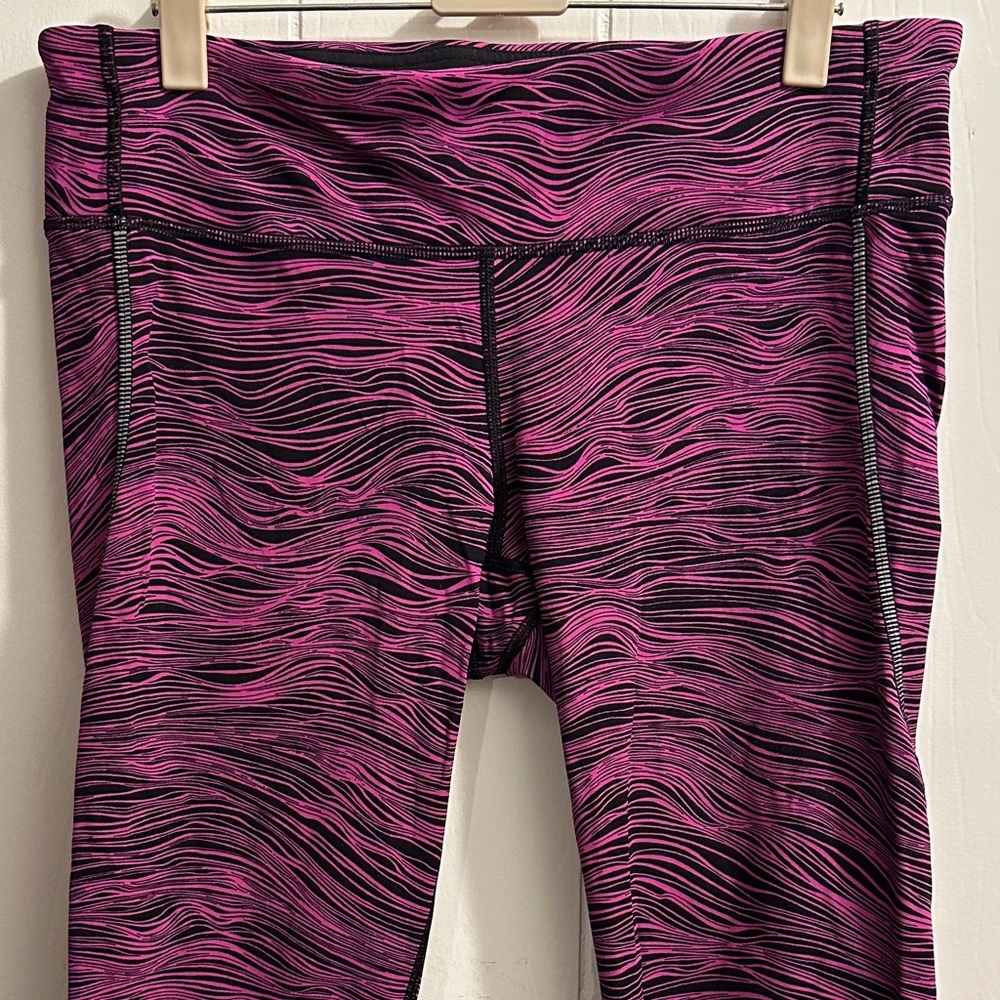 lululemon athletica Pink and Black Wave Leggings - Picture 2 of 15